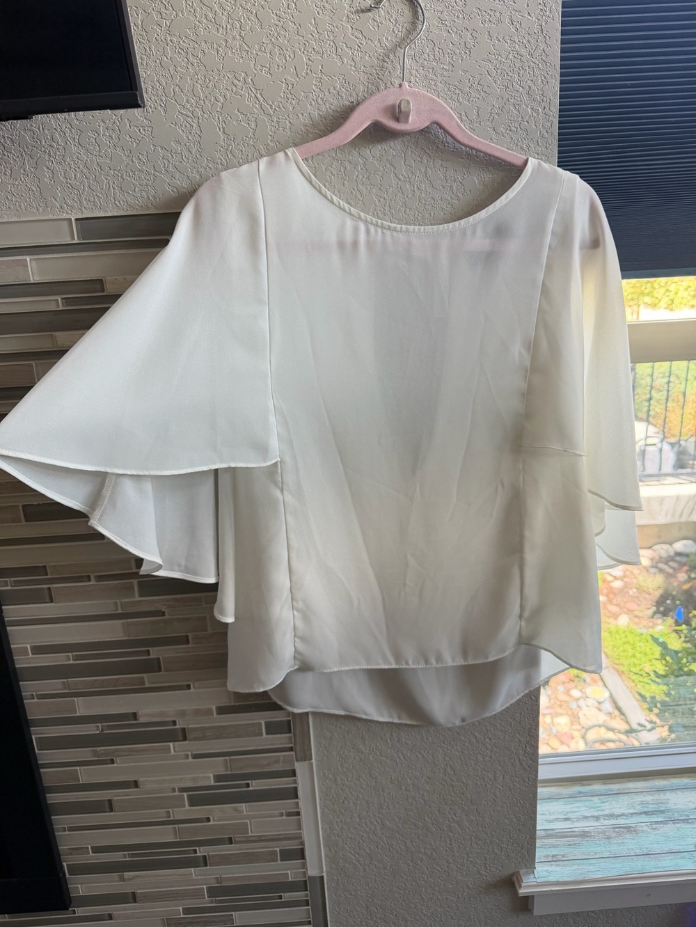 Fabrik Women's White Flutter Sleeve Blouse